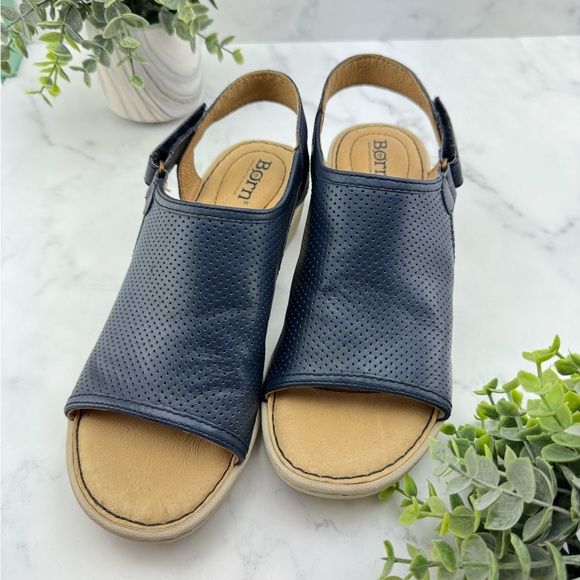 NWOT Born Comfy Navy Shoes Size 7 - Picture 2 of 7